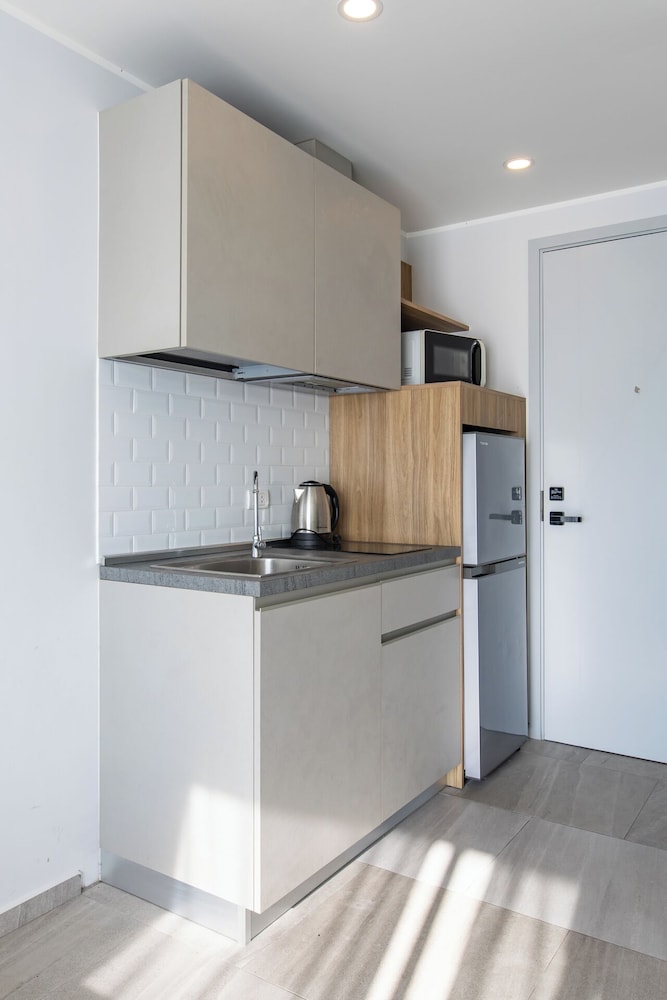 Modern Condo - 1BR & Office T3-528