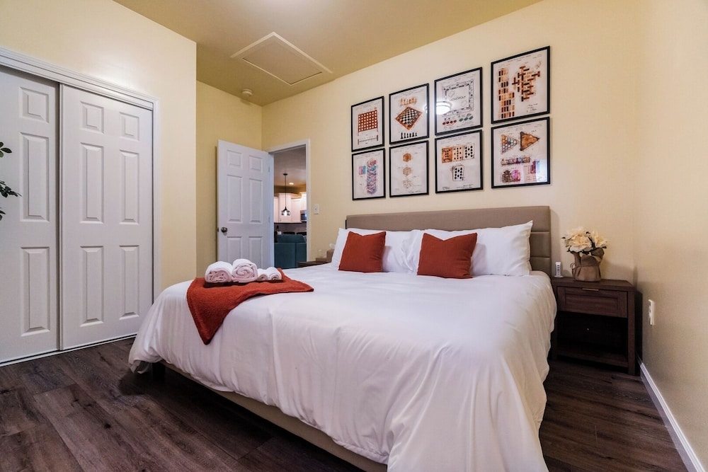 Family-friendly 3BR w/ Hot Tub & Games