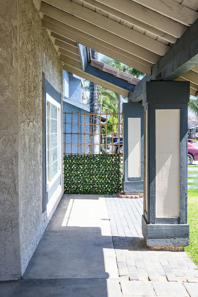 Perfect Family Getaway w Garden Near ONT Airport
