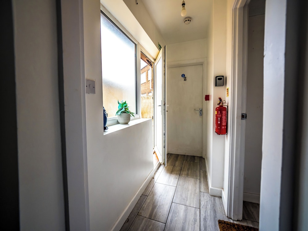 Ensuite3 Woodhouse private bath 2kitchen