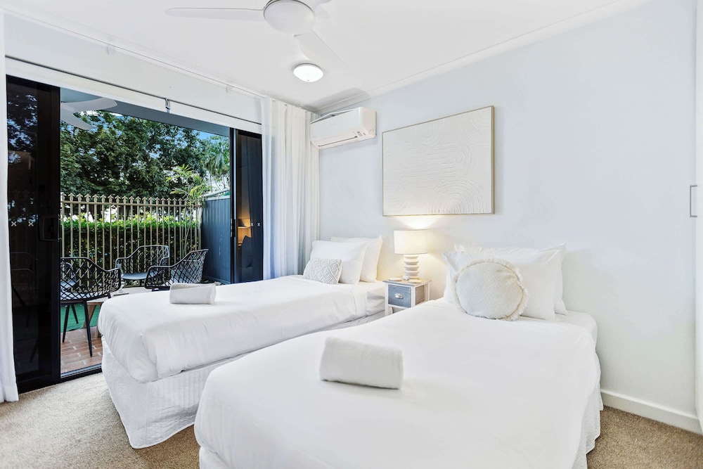 Rainforest Reef Retreat - Esplanade Ground-floor Apartment