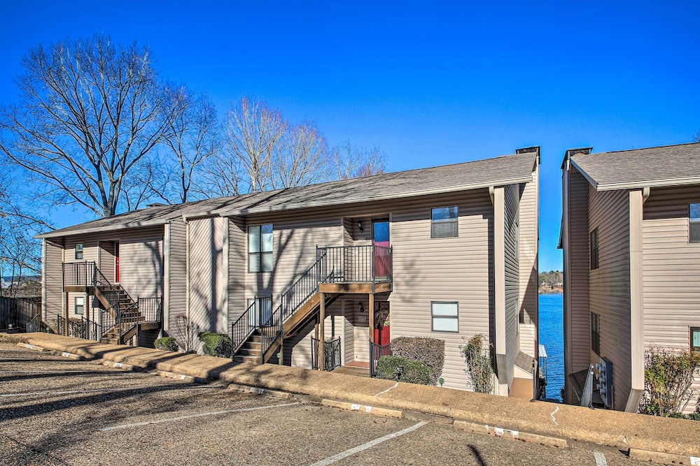 Waterfront Hot Springs Condo w/ Boat Slip & Pool!