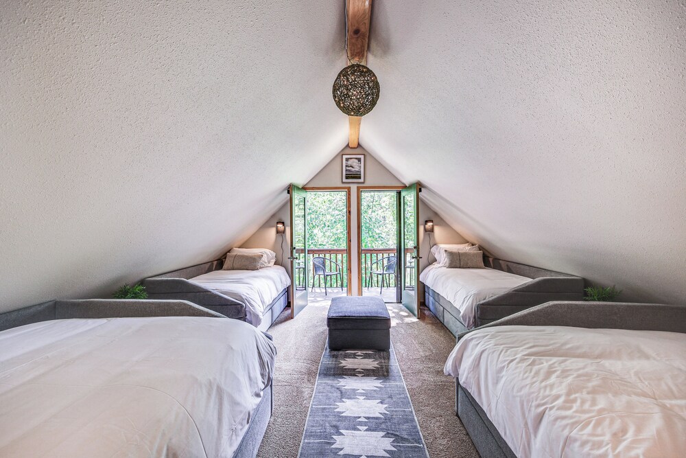 Luxury Cabin on Naches River, Near Mount Rainier!