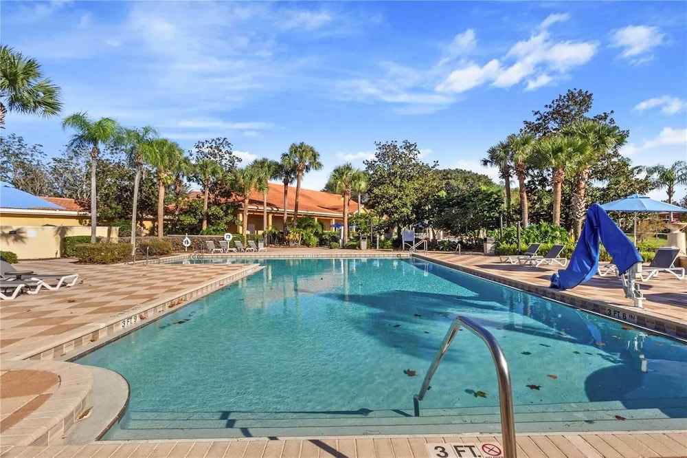Bright 3B w Pool Close to Disney Encantada 8545