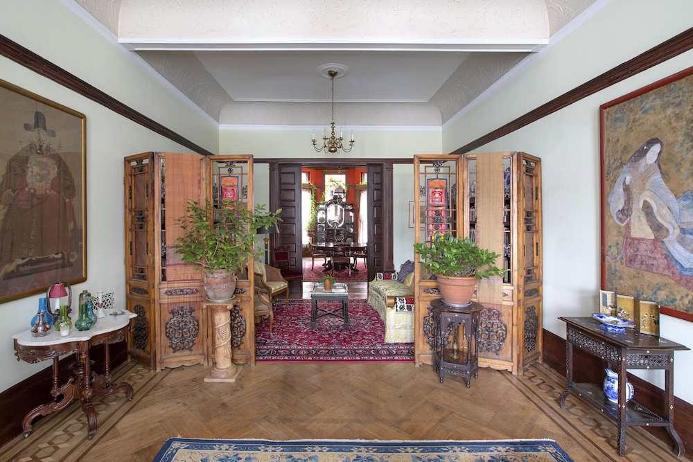Suites in a Manhattan Mansion