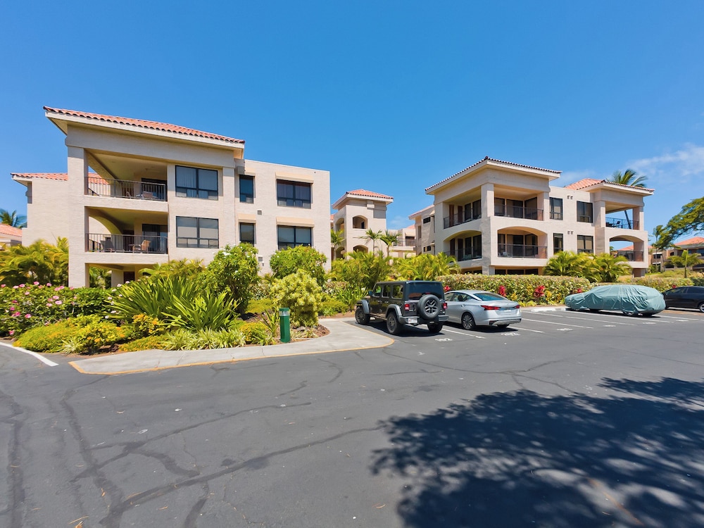 Hotel Hilton Pool Pass Incl. Serene Resort Gem - Image 1