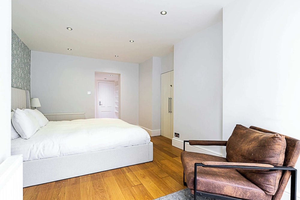 Charming Two-Bedroom Flat in West Hampstead