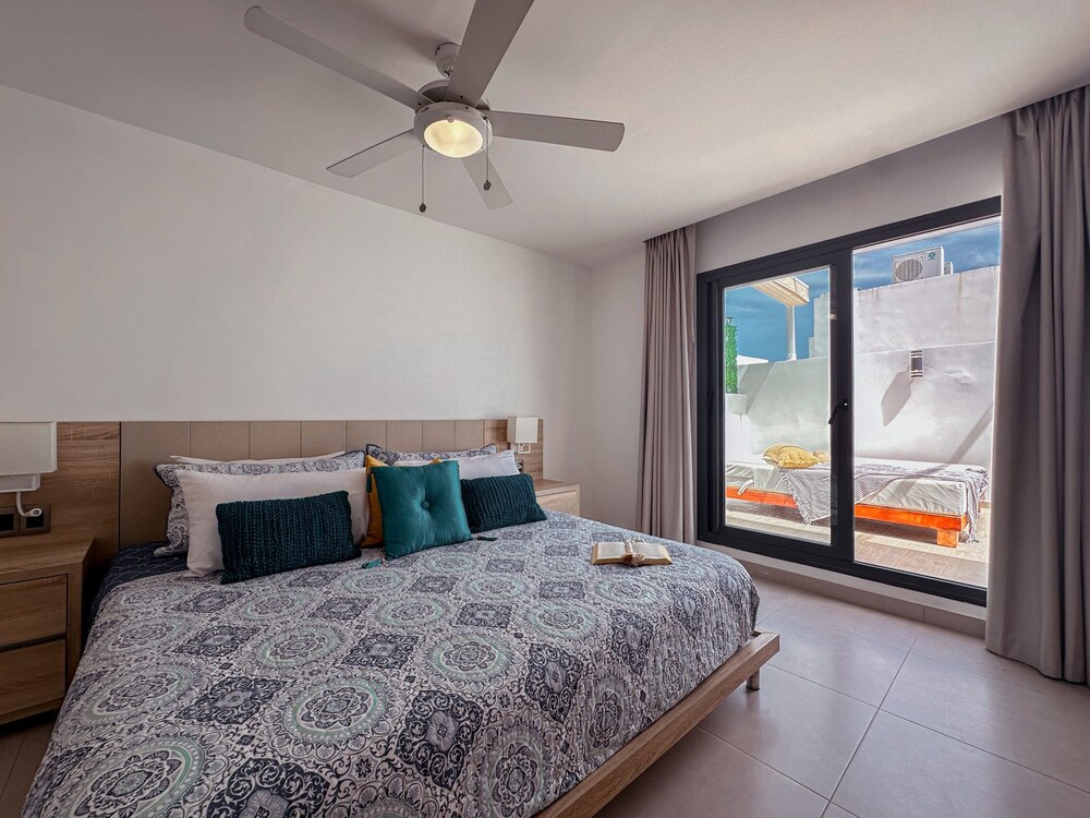 Fantastic Beach Penthouse With Rooftop BBQ