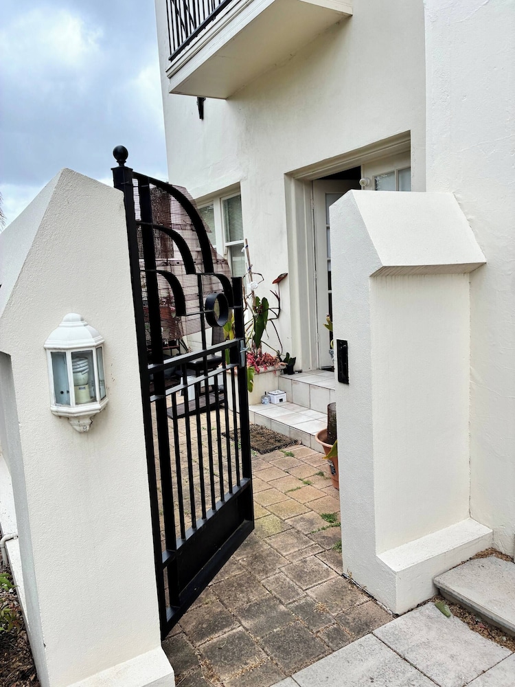 Cozy Tusmore Apartment With Private Garden City View Near Burnside Village Mall