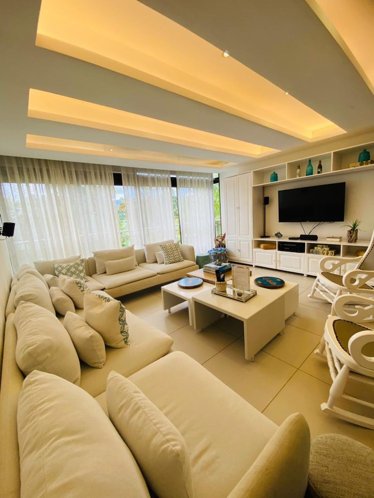 Cozy 3 Bedroom Penthouse in Playa Bonita view 4