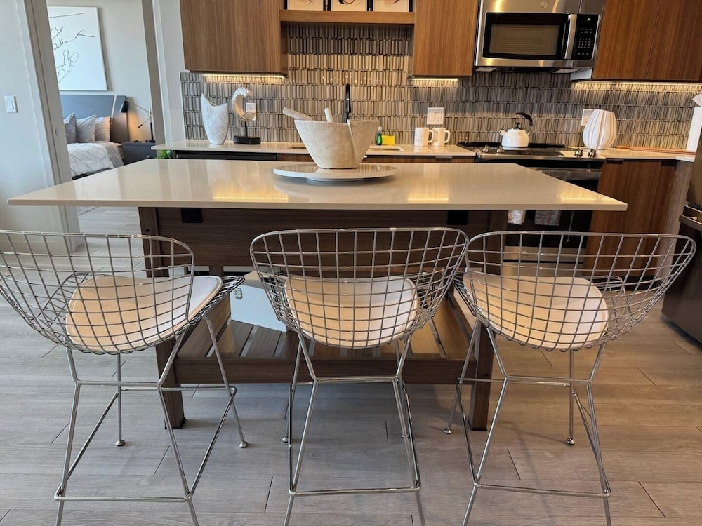 Chic 2BR Downtown Fort Lauderdale Apt w/ Pool