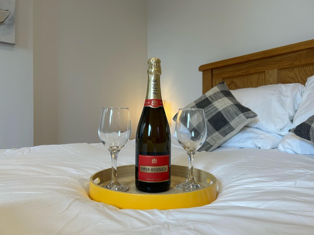 Romantic King Bed Countryside Couples Cabin view 2