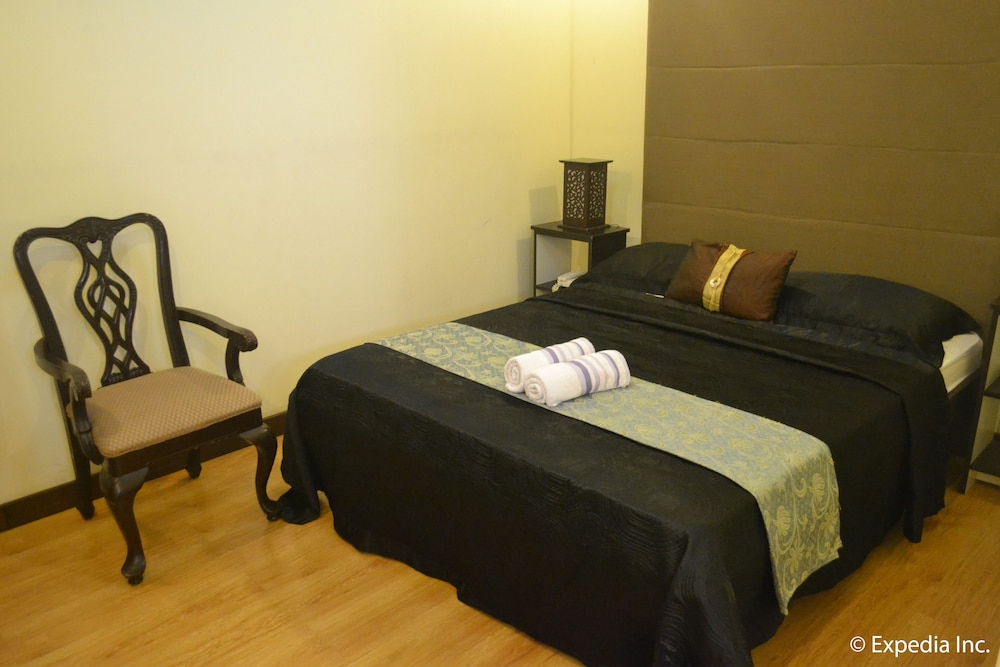 Twin Pines Suites
