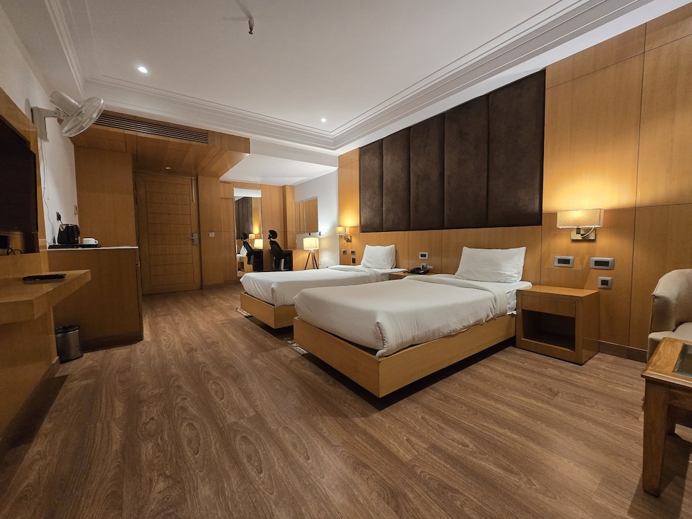 HOTEL SHEMRON
