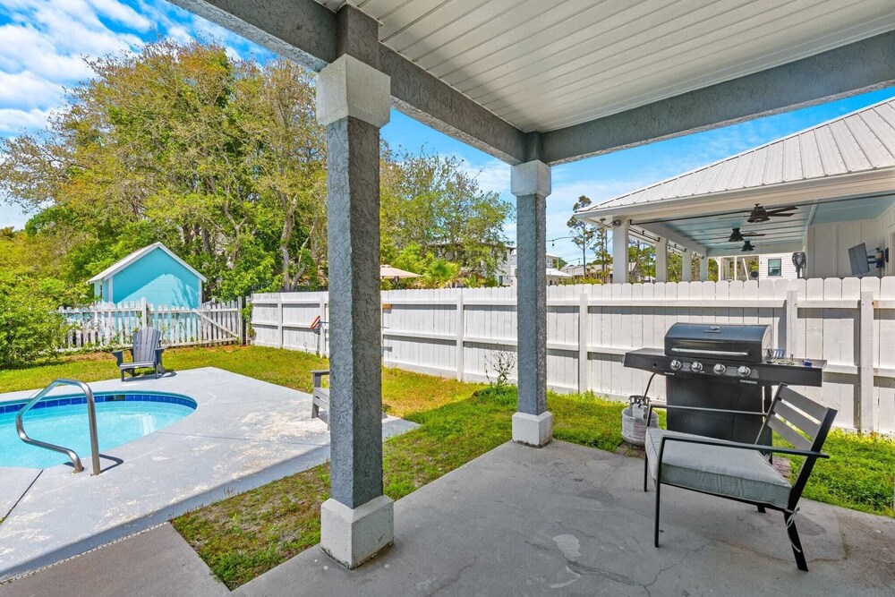 Walk to Santa Rosa Beach Private Pool, Balcony, and Coastal Views