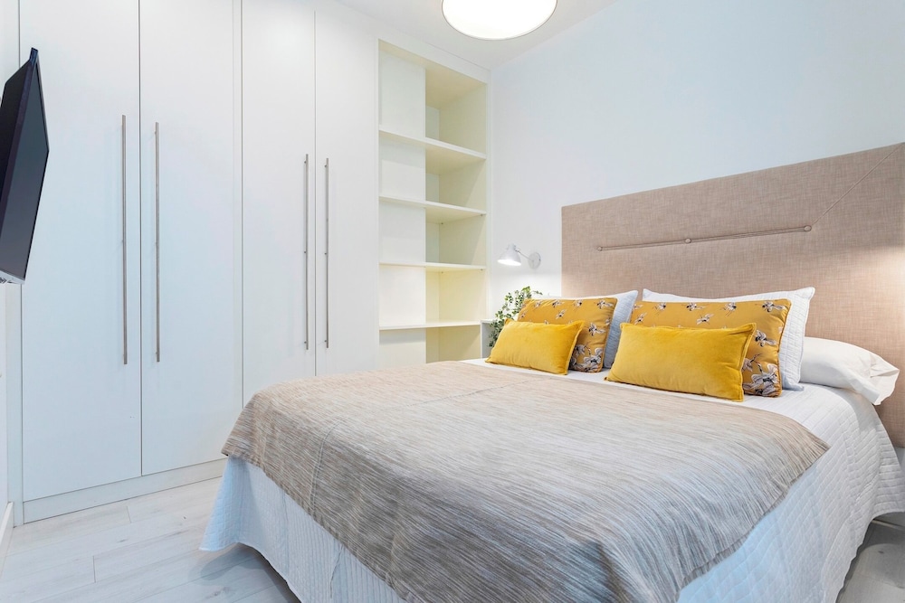 Stunning One-bedroom Apartment Near the Cathedral Zacatin 201