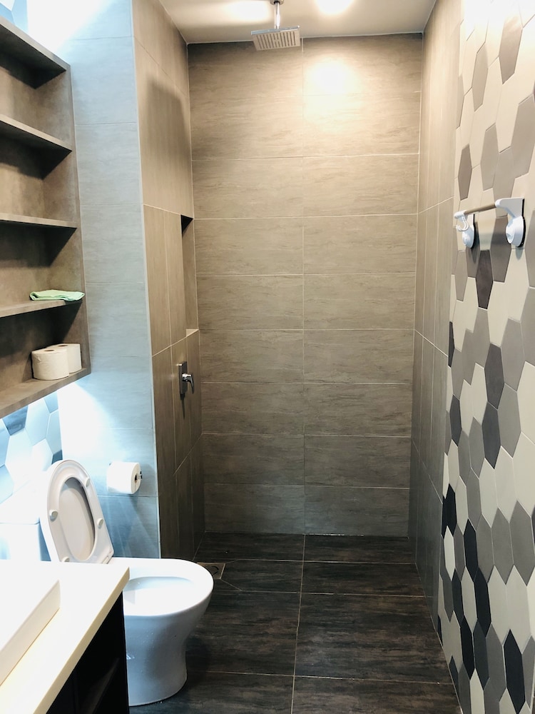 Ceylonz Suites by Roomy