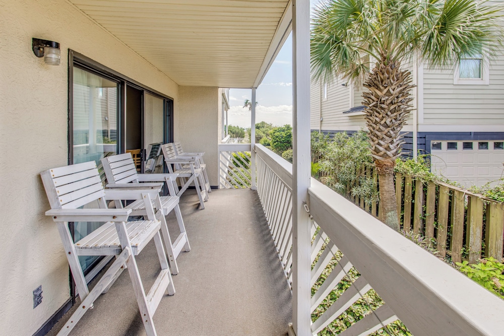 Direct Beach Access! Walkable Condo on Ocean Blvd