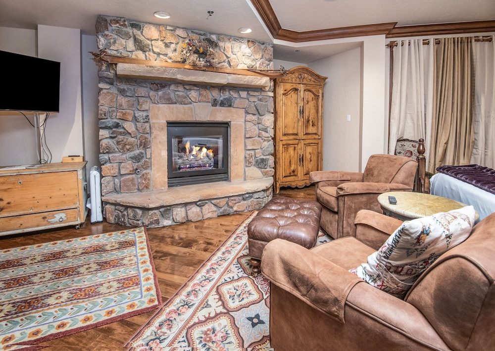 Mccoy Peak Lodge 107 1 Bedroom Condo by RedAwning - Property Image 21