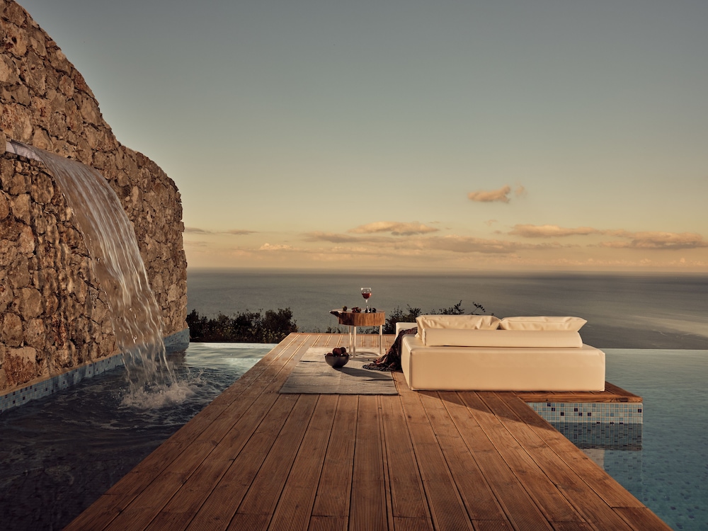 Emerald Villas & Suites