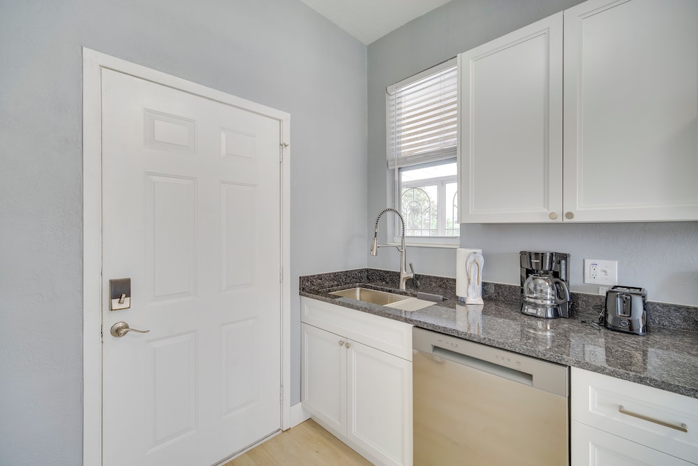 5 Mi to Beaches: Melbourne Duplex w/ Pool!