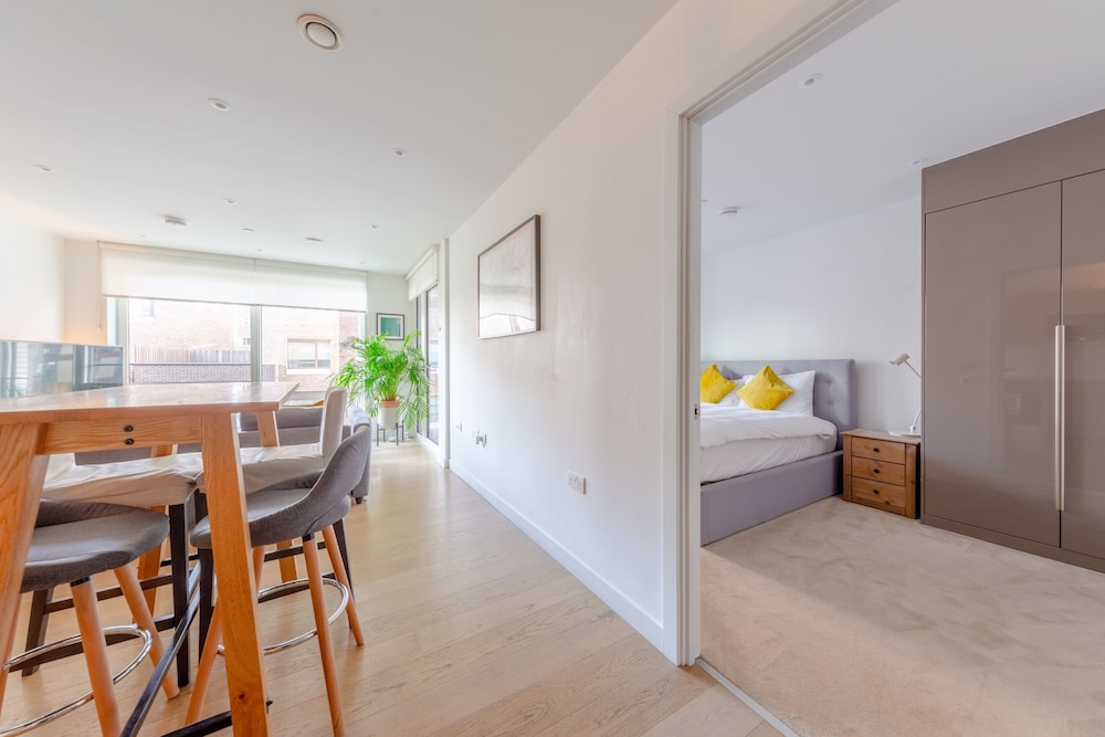Bright Flat in Elephant & Castle