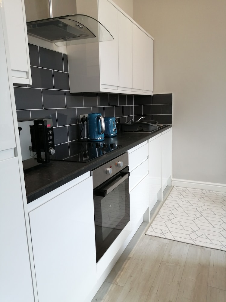 2-bed Flat in Hamilton Square view 4