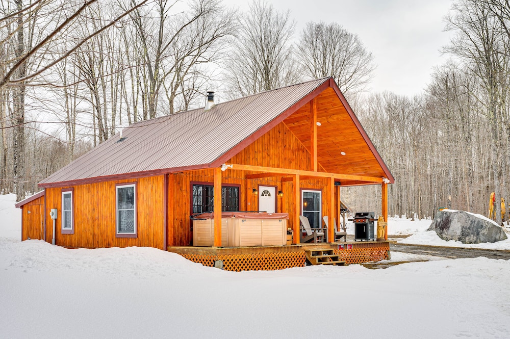 Victory Cabin w/ Private Hot Tub, Near Skiing!