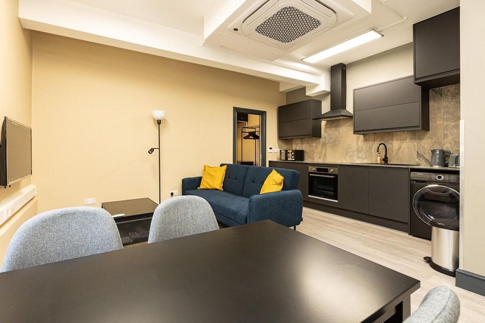 1 Bed-sleeps 4-aircon-city Centre