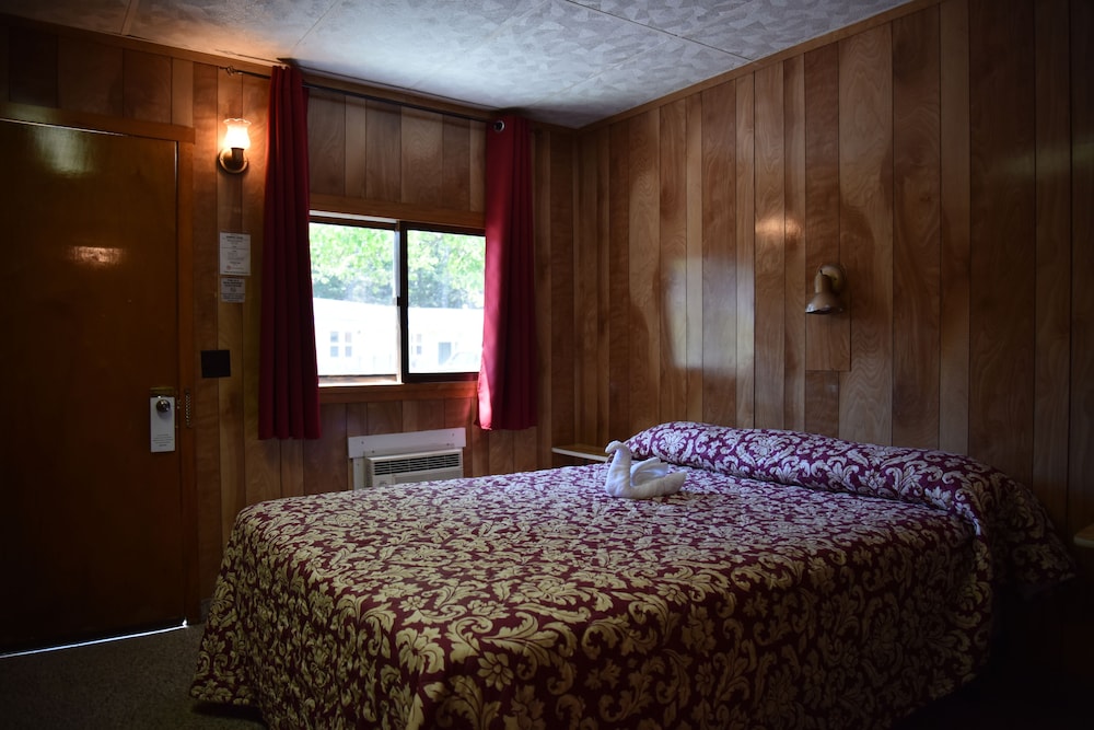 Robbins Motel view 2