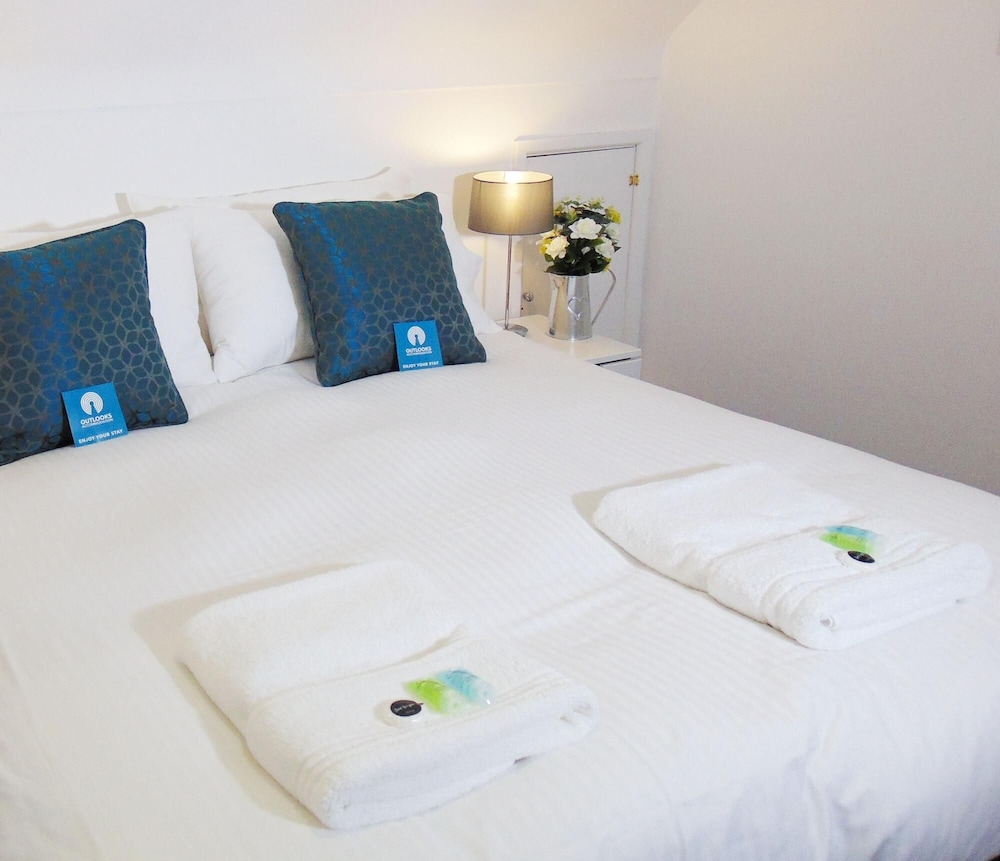 The Kings Gathering - Very Central Chester - Sleeps 9 - Chester Races Nights Out Sightseeing City view 5