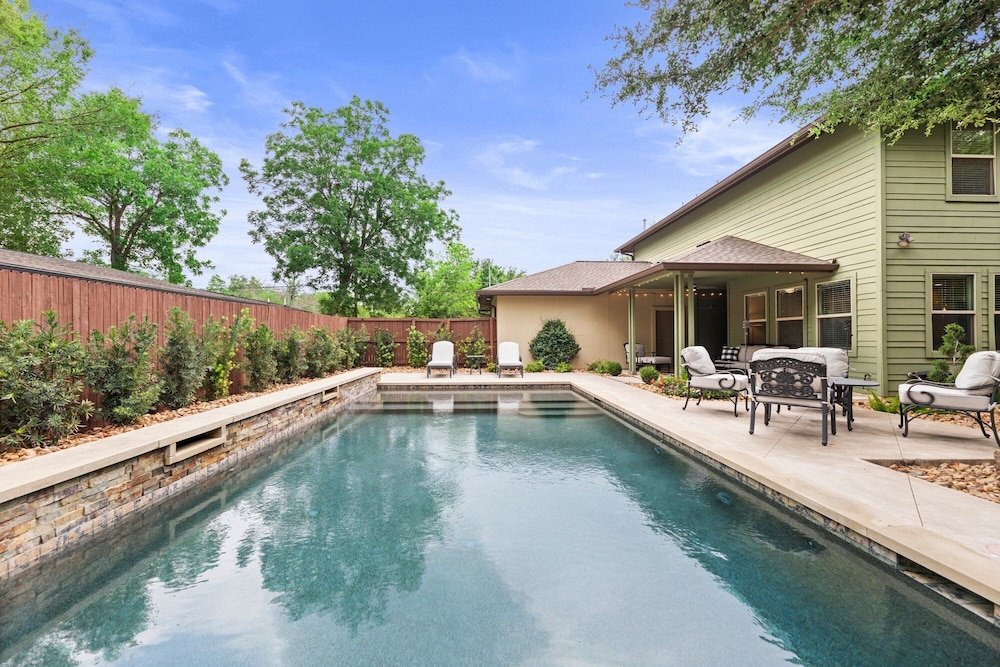Large South Austin Home with a Pool - Image 3