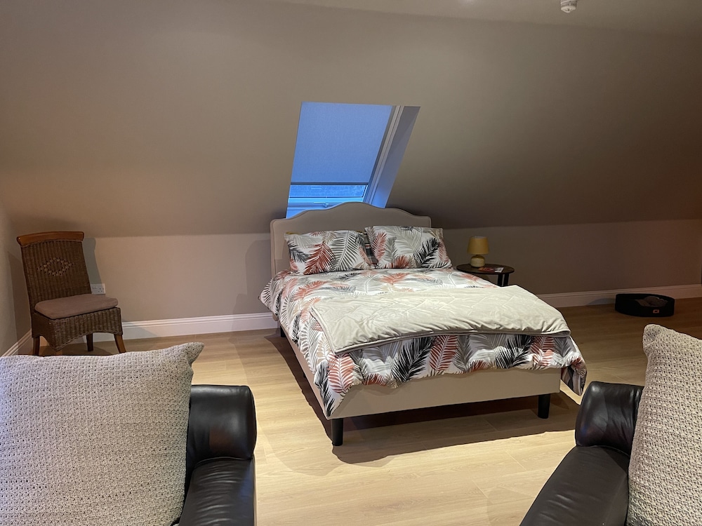 Fabulous Open Plan Studio Retreat - Cowdenbeath view 5