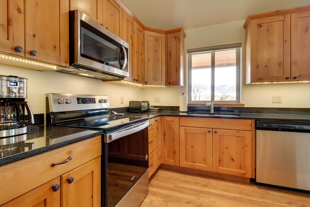 Beautiful Jefferson River Cabin w/ Mountain Views! - Property Image 22
