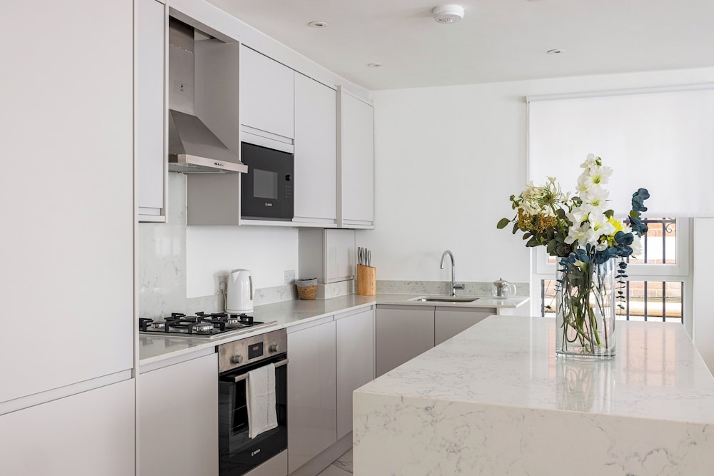 Picktheplace Kensington Lux Apartments IV