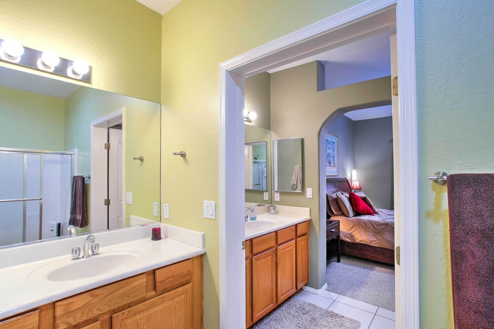 Lovely Condo w/ Balcony < 3 Miles to Parks + Golf!