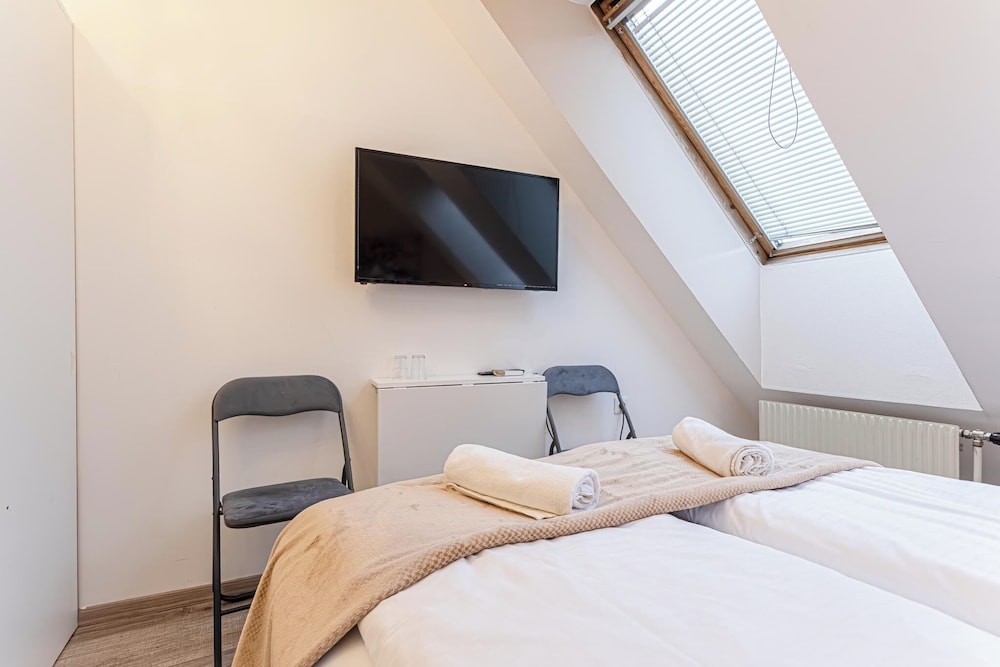 Stunning 12BR Floor For 24 People