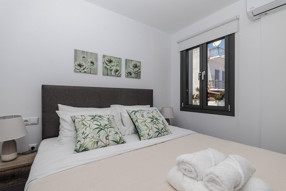 Phaedrus Living: Skiathos Luxury Residences Blu