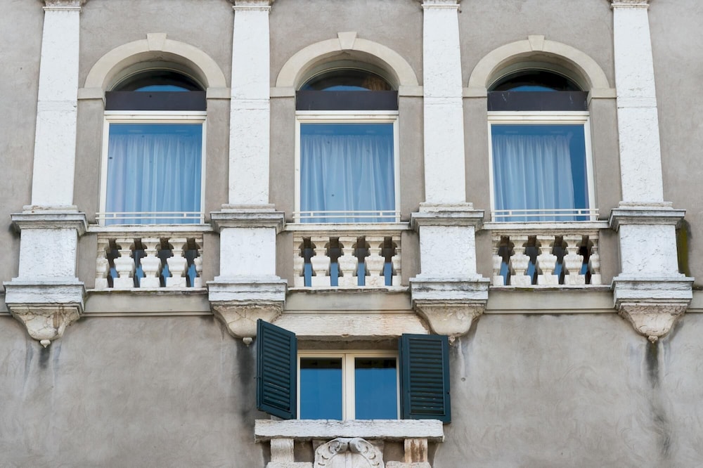 in Verona With 3 Bedrooms and 3 Bathrooms