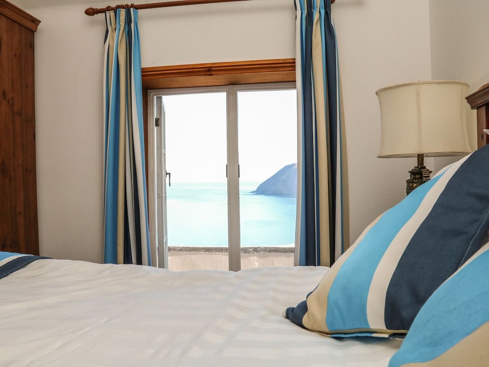 Lynton Vacations - C S Lewis Balcony - Property Image 13