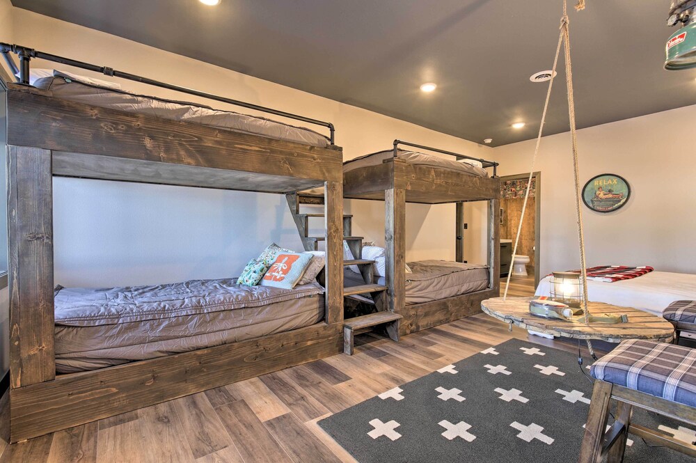 Lakefront Cabin w/ Proximity to Attractions!