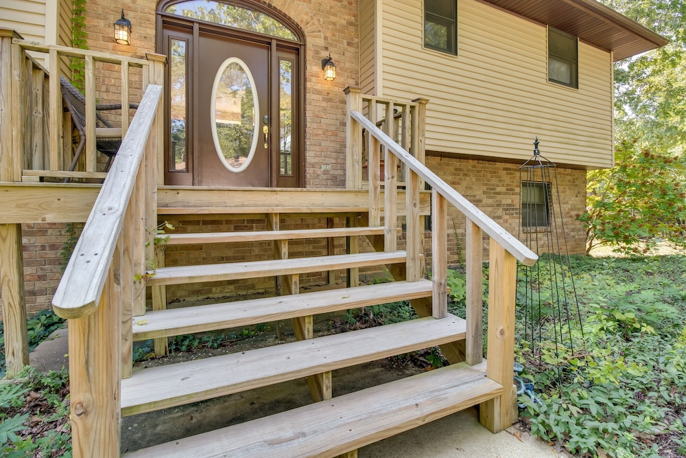 Mountain Home Retreat w/ Balcony & Lake Views! view 2