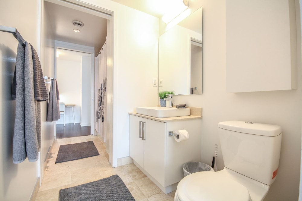 Sarkar Suites - Entertainment District