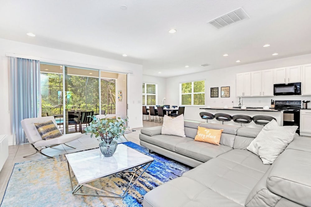 Garden View 6BR Escape With Pool, Hot Tub & Games