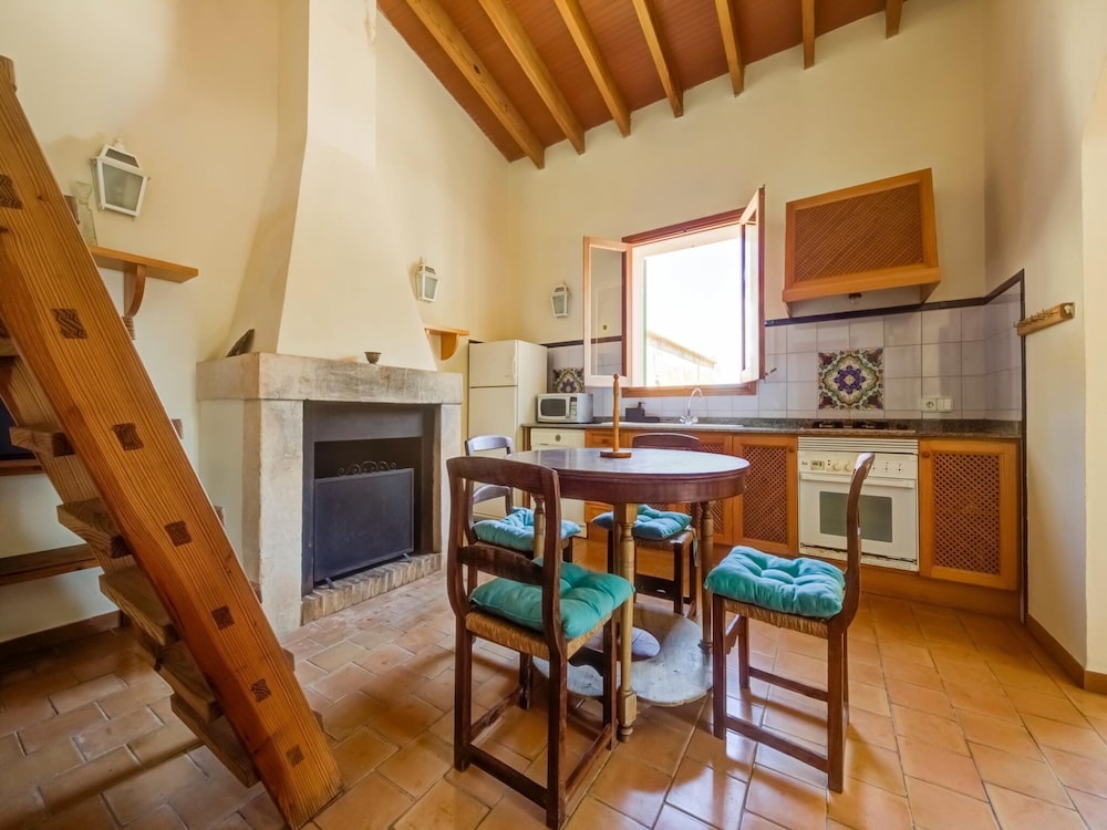Cozy Stay in Historic Estate view 2