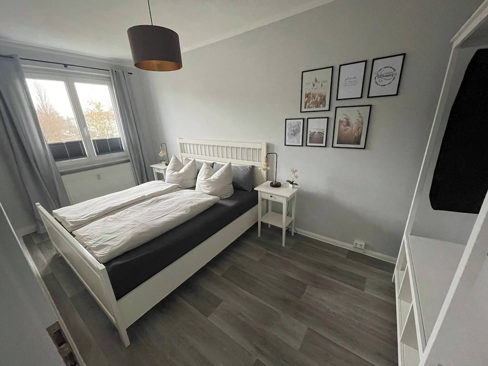 Charming 4-person Apartment in Hoyerswerda City Center
