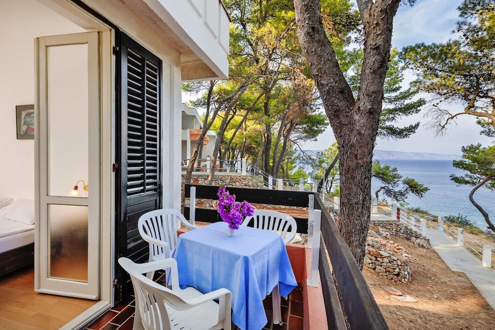 Beautiful Apartments in Jelsa, With Pool