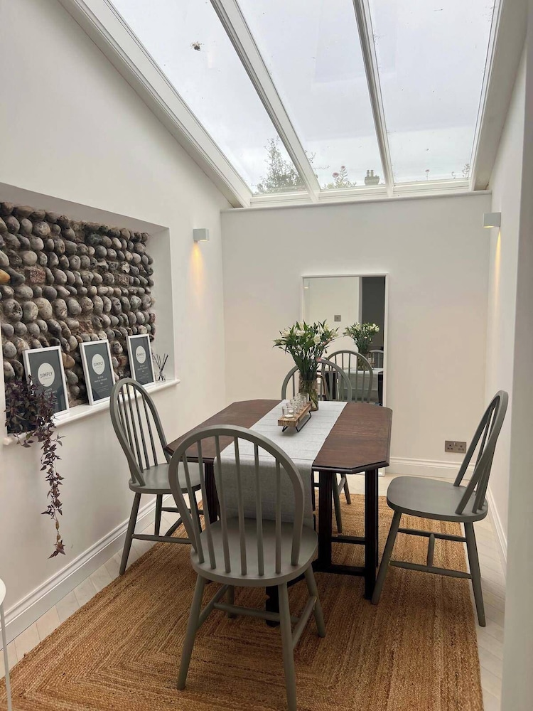 Seaside Retreat - Sleeps 5, Garden & Parking
