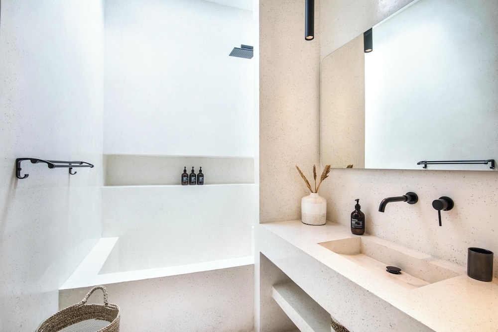 Chic 2BR Villa, 5min to Bingin's Coastal Bliss