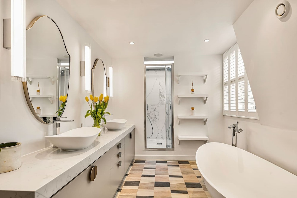 London Mews Home w Glass Atrium Terrace